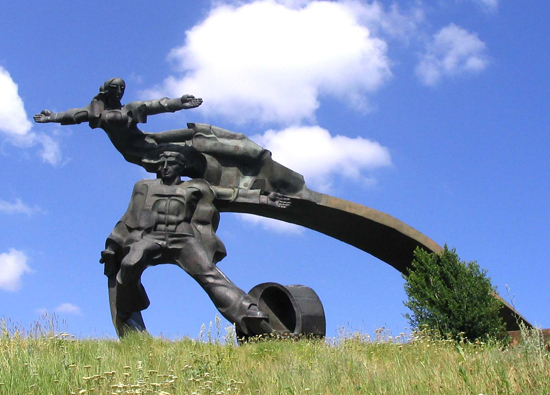 ARMENIA_Statue_tributetoworking women_550x391