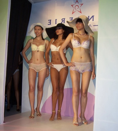 FLICKR_3models_Philip_Bjerknes_375x418_jpg