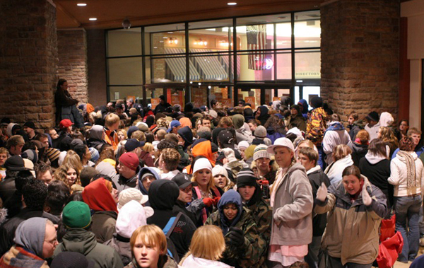 FLICKR_Crowd_RobertBarney_600x379