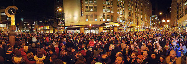 FLICKR_crowd_MichaelHolden_600x207